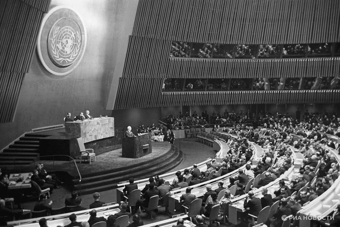 Хрущев выступает с докладом на XIV сессии Генеральной Ассамблеи ООН в Нью-Йорке. Фото: Анатолий Гаранин.