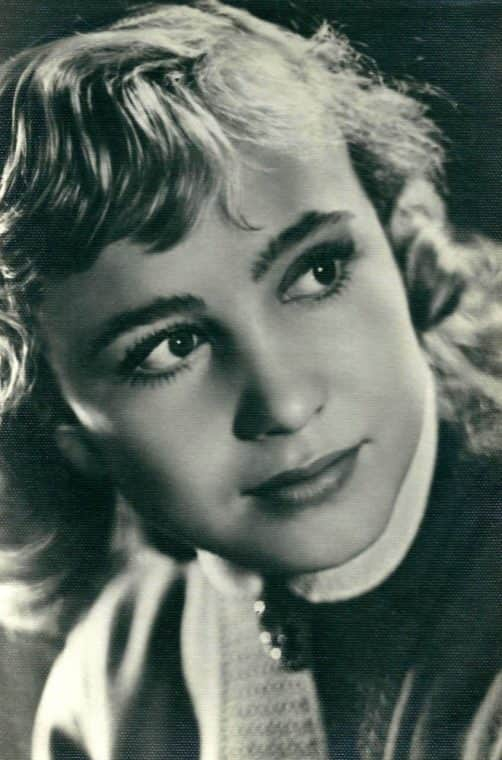 Надежда Румянцева в юности