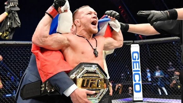 Пётр Ян победил Мераба Двалишвили в главном бою UFC 323