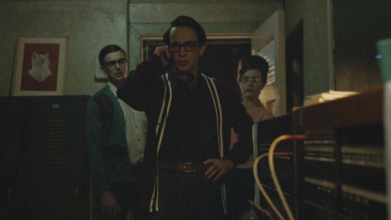 Бескрайняя ночь / The Vast of Night (2019) - Серия Честные рецензии, Моё, Рецензия, Советую посмотреть, Фильмы, За и против, Фантастика, Научная фантастика, Триллер, Драма, Ретро, 2019