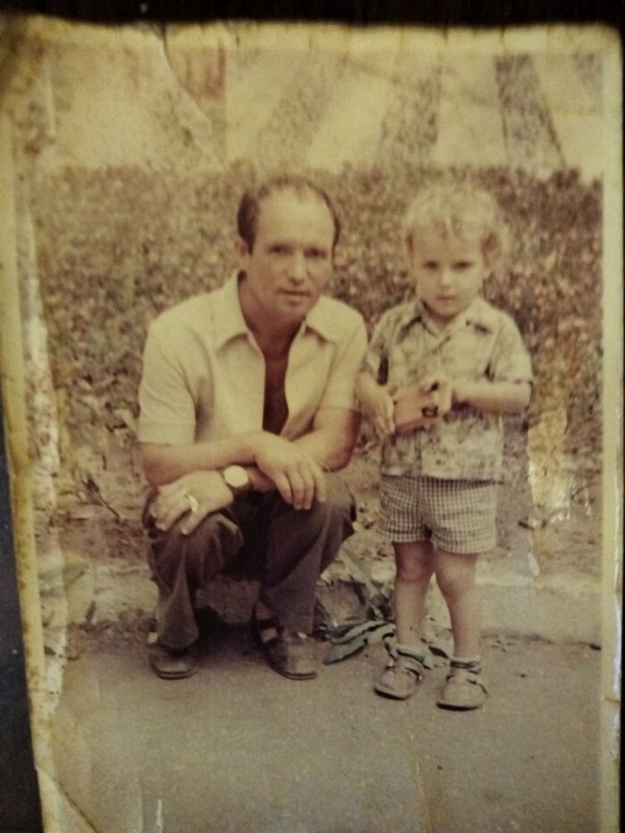 Это я с батей.В парке, 1981г. Август