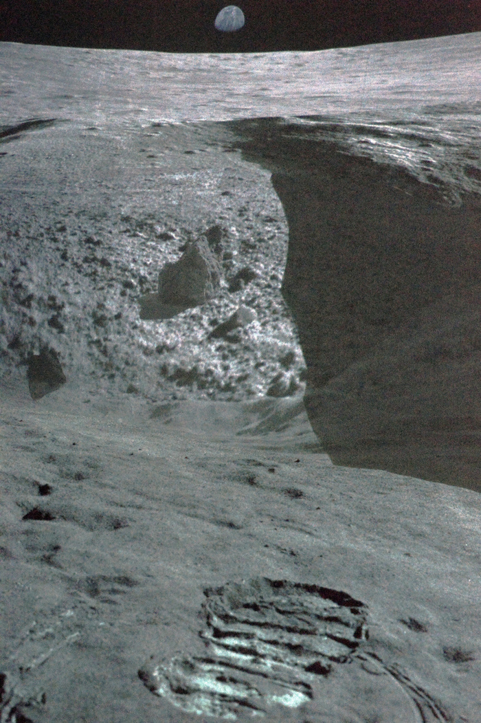 Cлед человека на Луне.