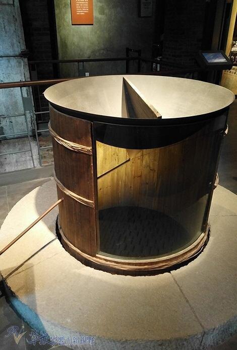 А вот фото перегонной бочки из китайского музея.