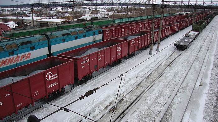 Полувагоны ПГК-1 на путях. Источник фото: <!--noindex--><a href="https://pikabu.ru/story/svezhie_obligatsii_pgk_3p02_fiks_i_3r03_floater_na_razmeshchenii_razbor_vyipuskov_13480241?u=http%3A%2F%2Fkommersant.ru&t=kommersant.ru&h=cd13288517a1e05287ab9dfbc9381ccc0ff1bbc6" title="http://kommersant.ru" target="_blank" rel="nofollow noopener">kommersant.ru</a><!--/noindex-->