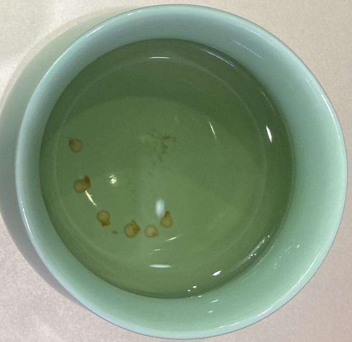 Пакетик чая из ромашки и... вуаля! Все ушли под воду