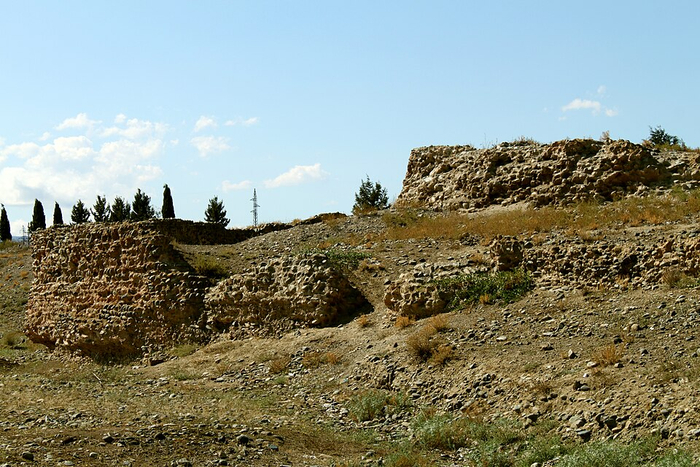 (Остатки крепости в Гяндже)