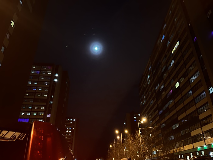 Вечер с очень красивой луной