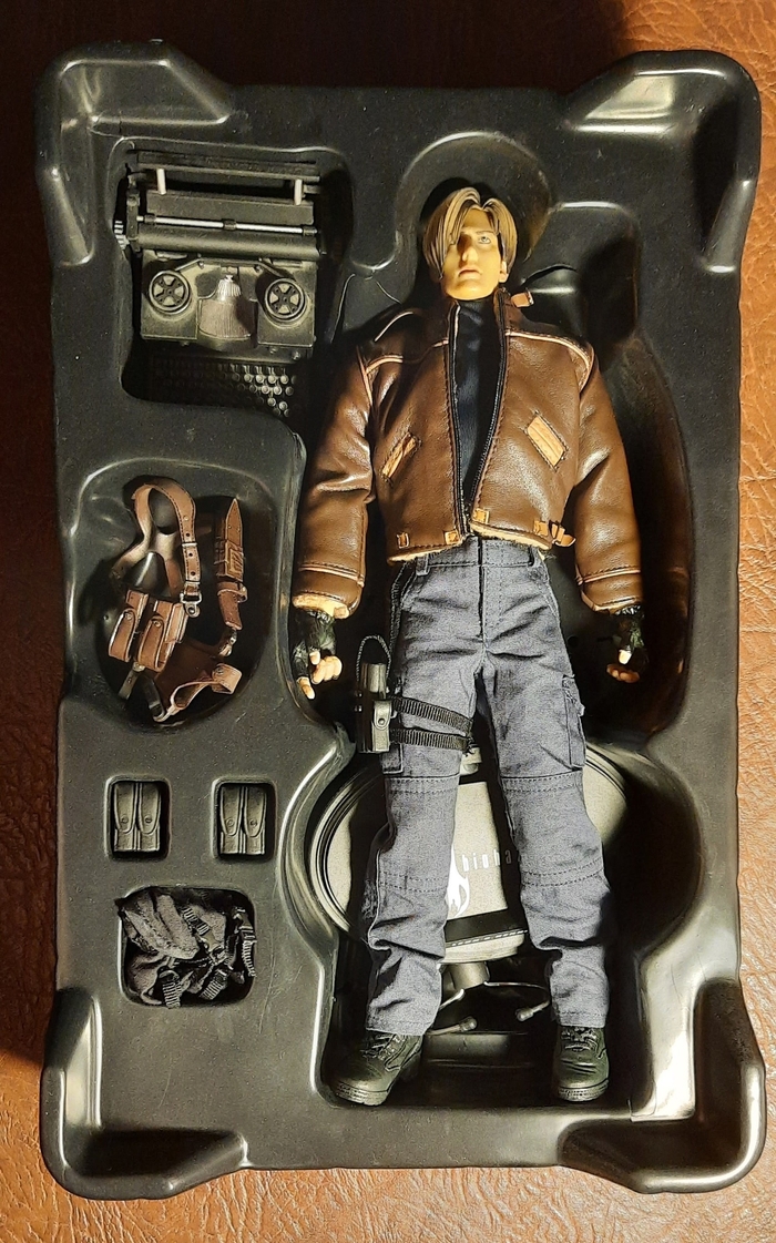 Фигурка Леон Кеннеди (Leon Weapons)