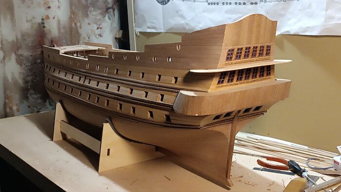 Пока смотрится довольно однотонно, но, после того как пропитать маслом, текстура раскроется.