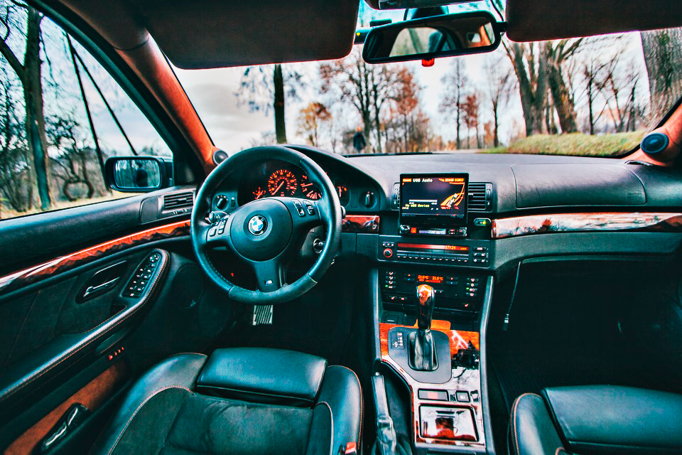Это была та самая золотая середина: почему BMW E39 оказалась идеальным седаном своего времени? - Моё, Контент нейросетей, История автомобилей, Авто, Техника, BMW, BMW e39, E39, Двигатель, Длиннопост