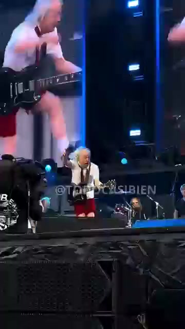 Когда дед хватил лишнего и решил показать как зажигал в юности - Вертикальное видео, AC DC, Юмор, Со звуком, Видео, Короткие видео