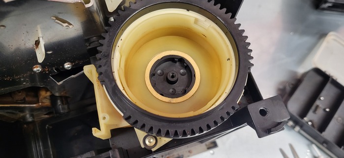 Почистил кофемолку под установку жерновов, забыл жернова сфоткать, но их тоже поменял