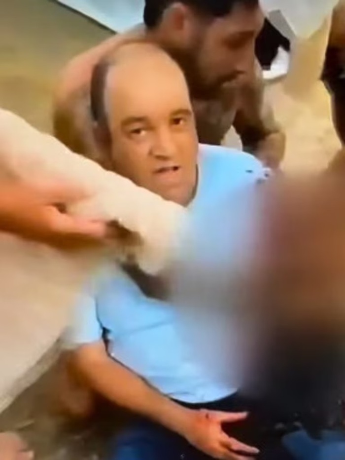 Ахмед получил две раны и был госпитализирован