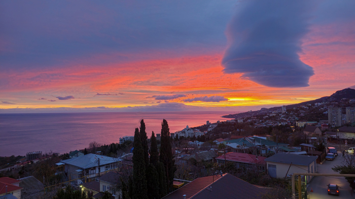 Выглянул в окно...
