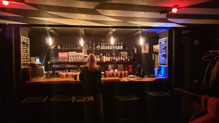 В баре на чеке