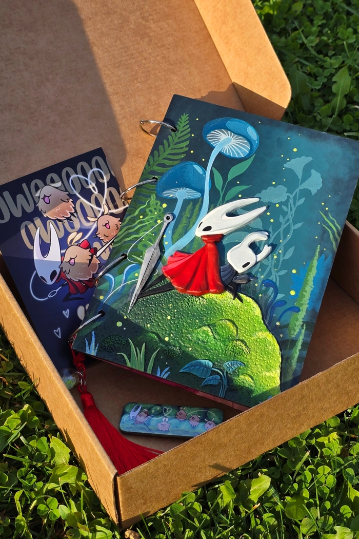 После выхода второй части игры, блошки покорили моё сердце и как видите они есть везде, даже на обороте блокнота) ну не могу какие они хорошииииие