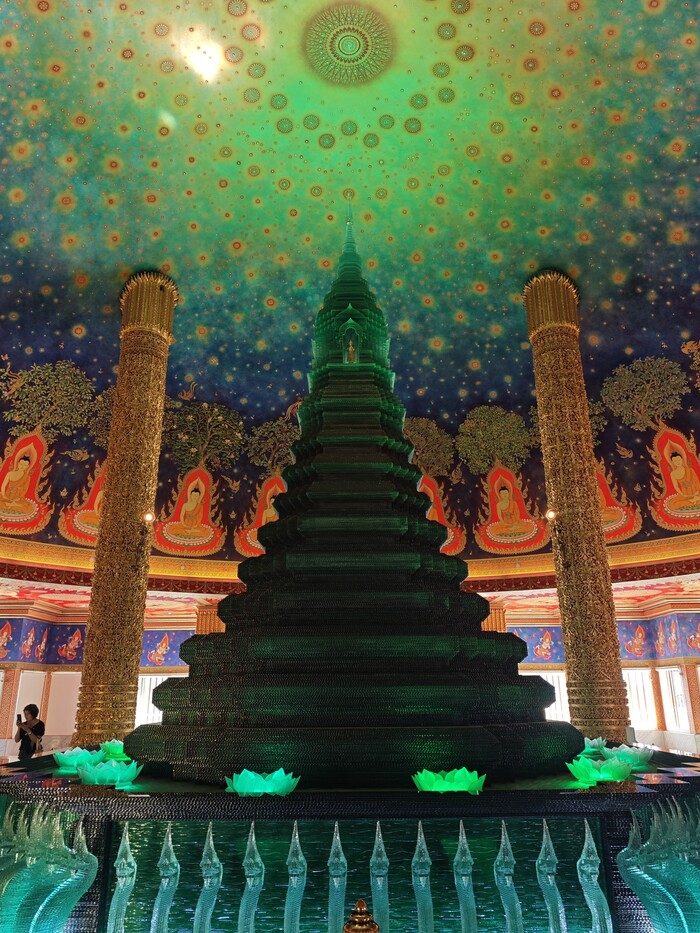 ����� ����