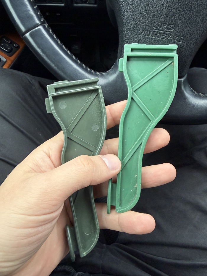 Слева старая, справа новая деталь от елки