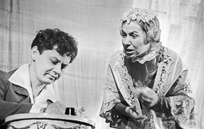 Спектакль "Обыкновенная история" на сцене театра "Современник". Олег Табаков и Галина Соколова. 1966 год