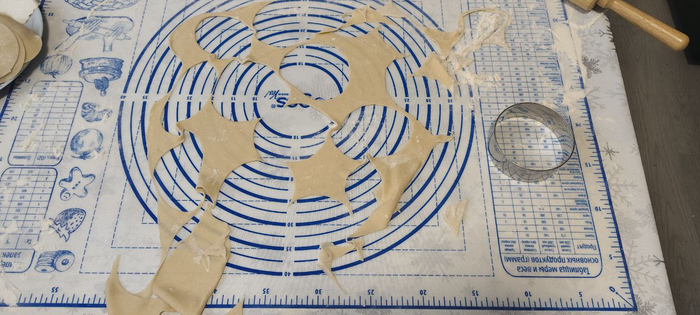 Обрезки перемешиваю и ещё раз раскатываю