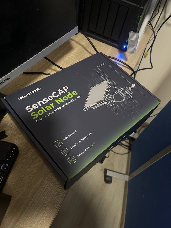 SenseCAP Solar Node � ������� ��������� ������������ Meshtastic, ������������ �� ������������� ��� �������������� ���������� ������ ��� ������������.