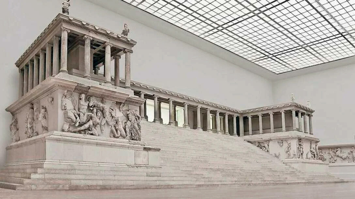 Пергамский алтарь (алтарь Зевса)