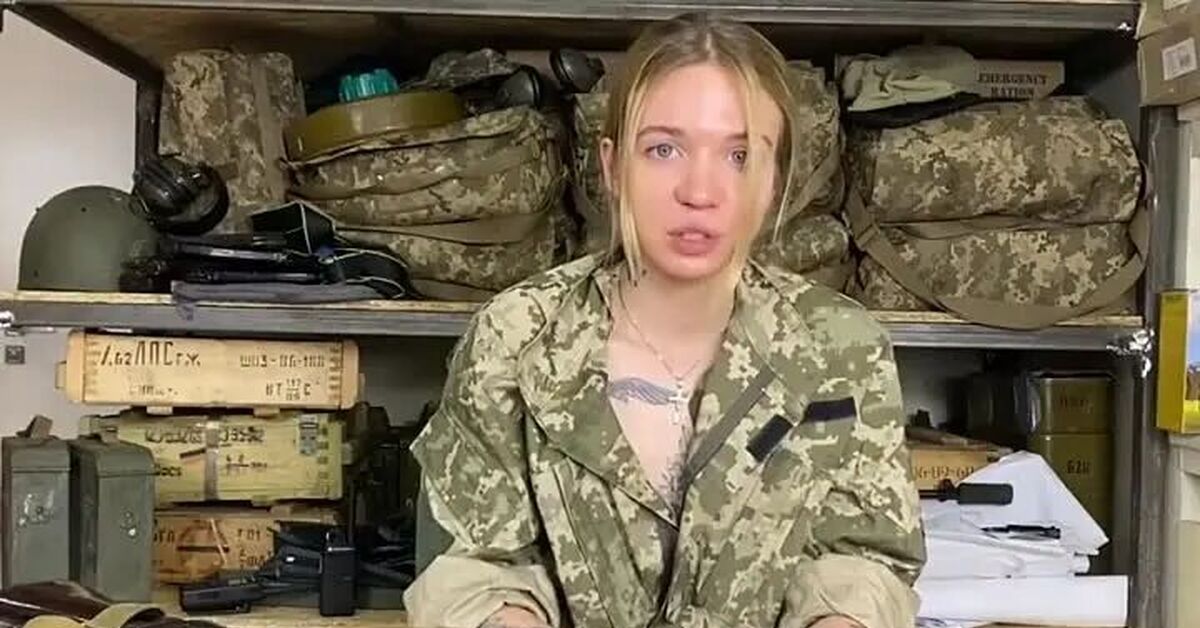 Иностранцы издеваются над русской девушкой Иностранцы издеваются над русской девушкой
