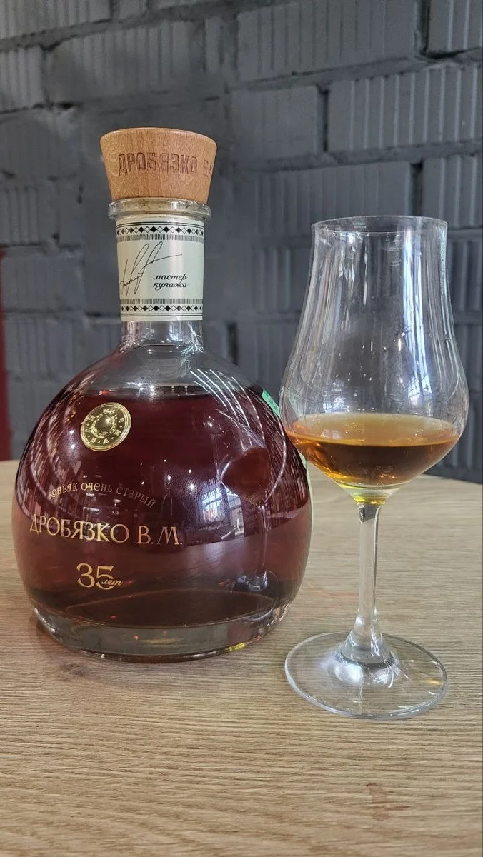 Обзор на коньяк Дробязко В.М. 35 лет. Новокубанка продолжает радовать - Моё, Алкоголь, Напитки, Обзор, Отзыв, Коньяк, Бренди, Кубань, Длиннопост