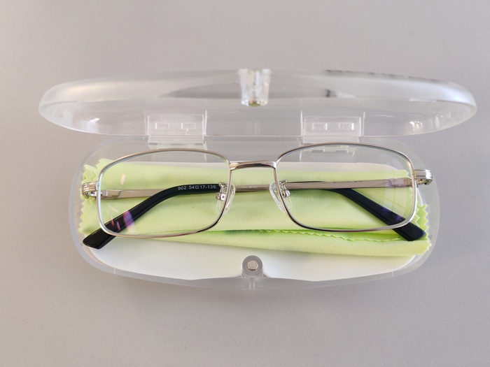 Упакованно отлично, несколько слоев защиты, в придачу положили мини отвёртку и дополнительные носоупоры.