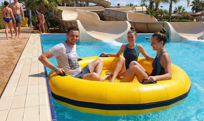 — Идеальная парковка! — резюмировал Антон