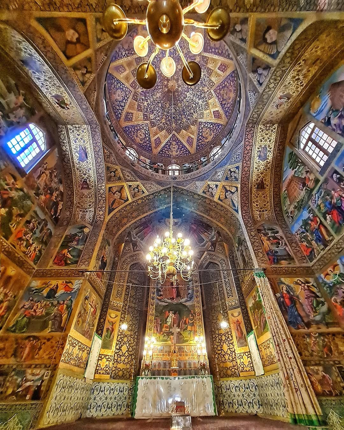 Собор Святого Христа Всеспасителя) является главным храмом Армянской апостольской церкви в Иране