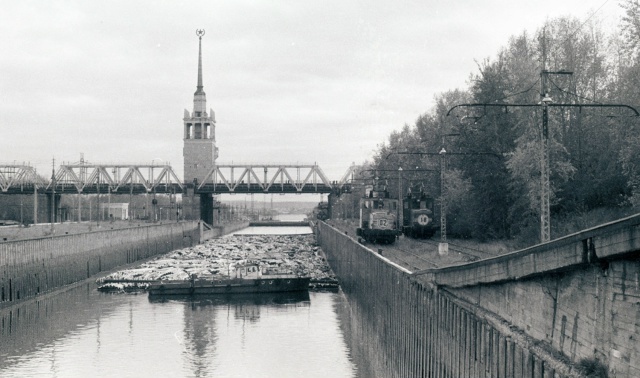 От вида рамп любому железнодорожнику (кроме «бурлаковожатых») поплохеет. <a href="https://pikabu.ru/story/burlaki_na_kame_13621575?u=https%3A%2F%2Fvk.com%2Faway.php%3Fto%3Dhttps%253A%252F%252Fpastvu.com%252Fp%252F265715%26cc_key%3D&t=%D0%98%D1%81%D1%82%D0%BE%D1%87%D0%BD%D0%B8%D0%BA&h=ce8fb601d6dd6bf78e333560a935e1c6526f27a5" title="https://vk.com/away.php?to=https%3A%2F%2Fpastvu.com%2Fp%2F265715&cc_key=" target="_blank" rel="nofollow noopener">Источник</a>