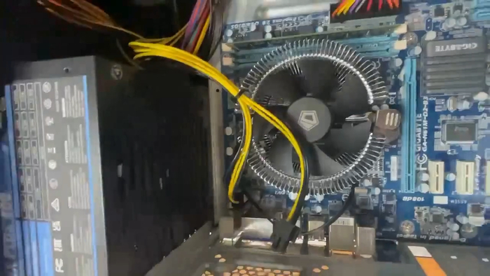 4-pin ��� 8-pin CPU (������� ����������)