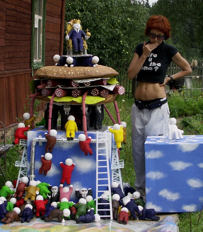 Eltsin Monument created by Lena Hades and its creator. ���� ������ ����� � ���������� �������.