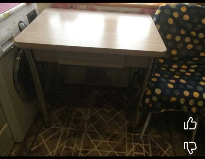 Выбирала компактный стол. Отзыв положительный, но я купила другой, пока подешевле)