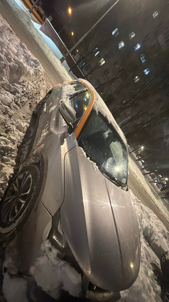 Да, спереди налип снег, из за того что я попал на площадке в сугроб из которого спокойно постепенно выехал.