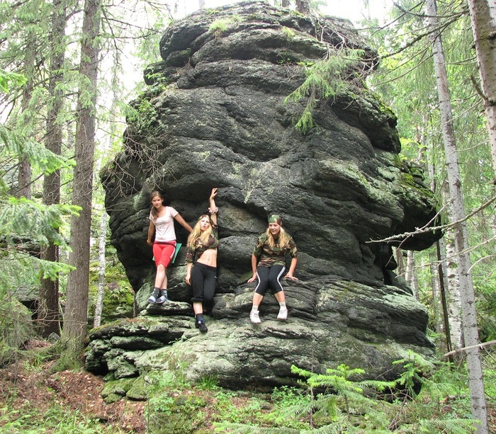 Одна из скал Кудрявого камня. 2007 г.