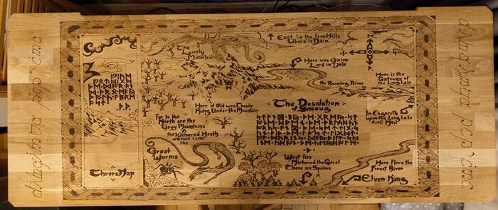 Столешница и рисунок на ней. Без покрытия воском ещё пока