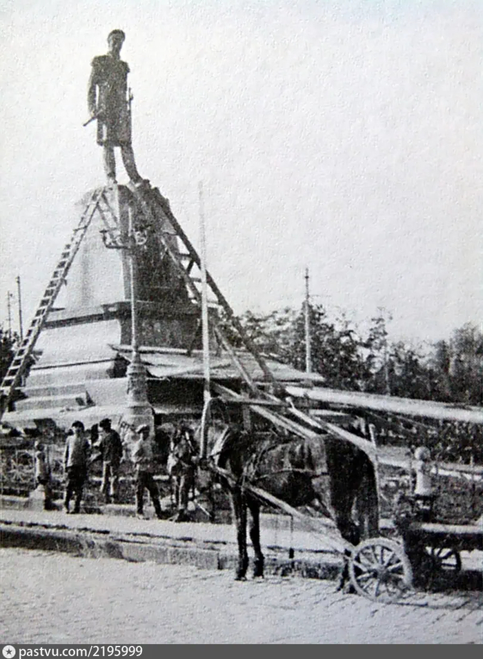 �������� ��������� (<!--noindex--><a href="https://pikabu.ru/story/otvet_stairway2heaven_v_v_muzee_istorii_ukrainyi_vo_vtoroy_mirovoy_demontirovali_russkoyazyichnyie_nadpisi_so_skulpturnoy_galerei_13647406?u=https%3A%2F%2Fpastvu.com%2Fp%2F2195999&t=https%3A%2F%2Fpastvu.com%2Fp%2F2195999&h=c77c67f414c4d9e92d45713e7954874a336b2644" title="https://pastvu.com/p/2195999" target="_blank" rel="nofollow noopener">https://pastvu.com/p/2195999</a><!--/noindex-->)