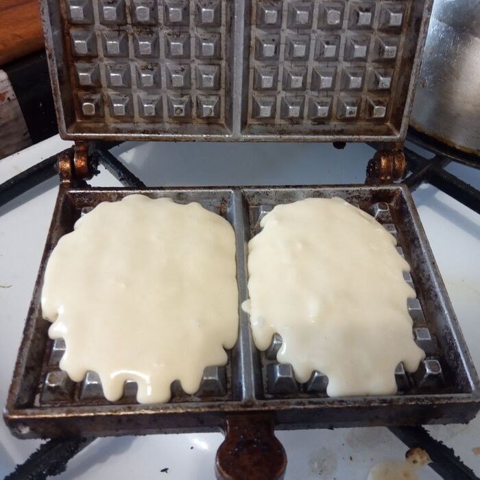 Тут тесто уже расплылось по форме, пока фотографировал.