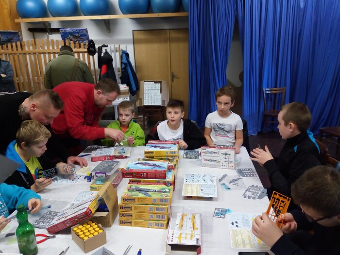 �������