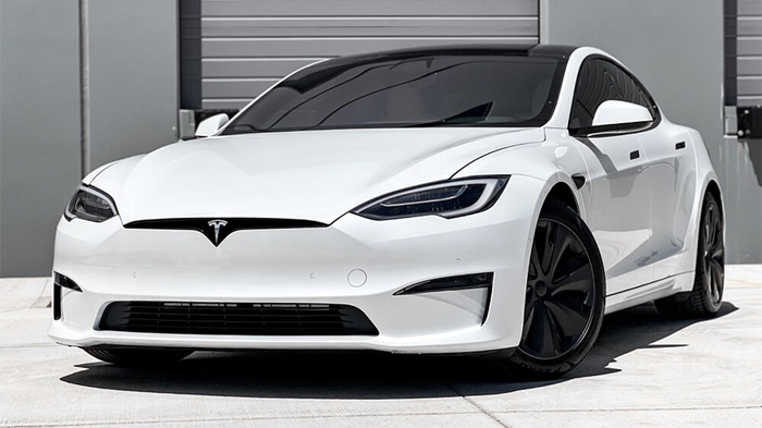 �������� ����� � ������ �����.  ���������� Tesla model S Plaid