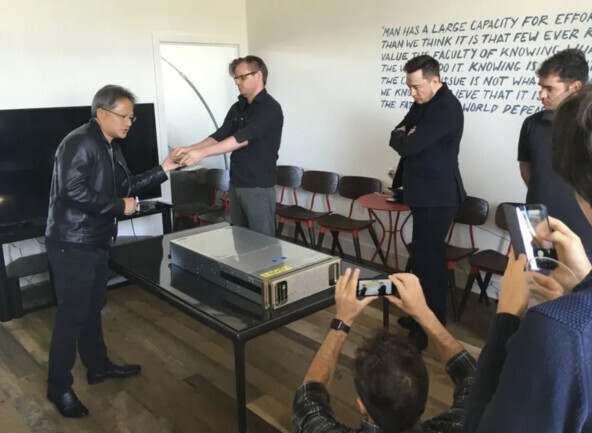 DGX-1 ��������� � 170 ���������