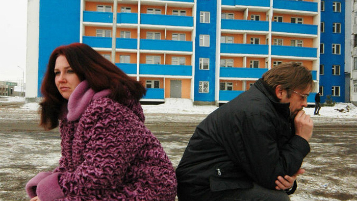 Женщина купила дом, но не смогла выселить жильцов — а потом вообще осталась без дома и без денег