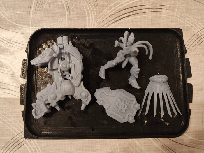 Свежераспечатанный Акрет в Архонт сете. Пока пробный вариант высотой 7 см.