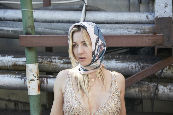 ������� �� ������� How To Survive Without Me