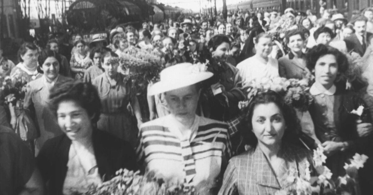 Film Soviet Woman in State and Public Life (1958), fragment - the USSR, 50th, March 8 - International Women's Day, Archive of Films, Photographs and Sound Recordings, Newsreel, Video, Rutube