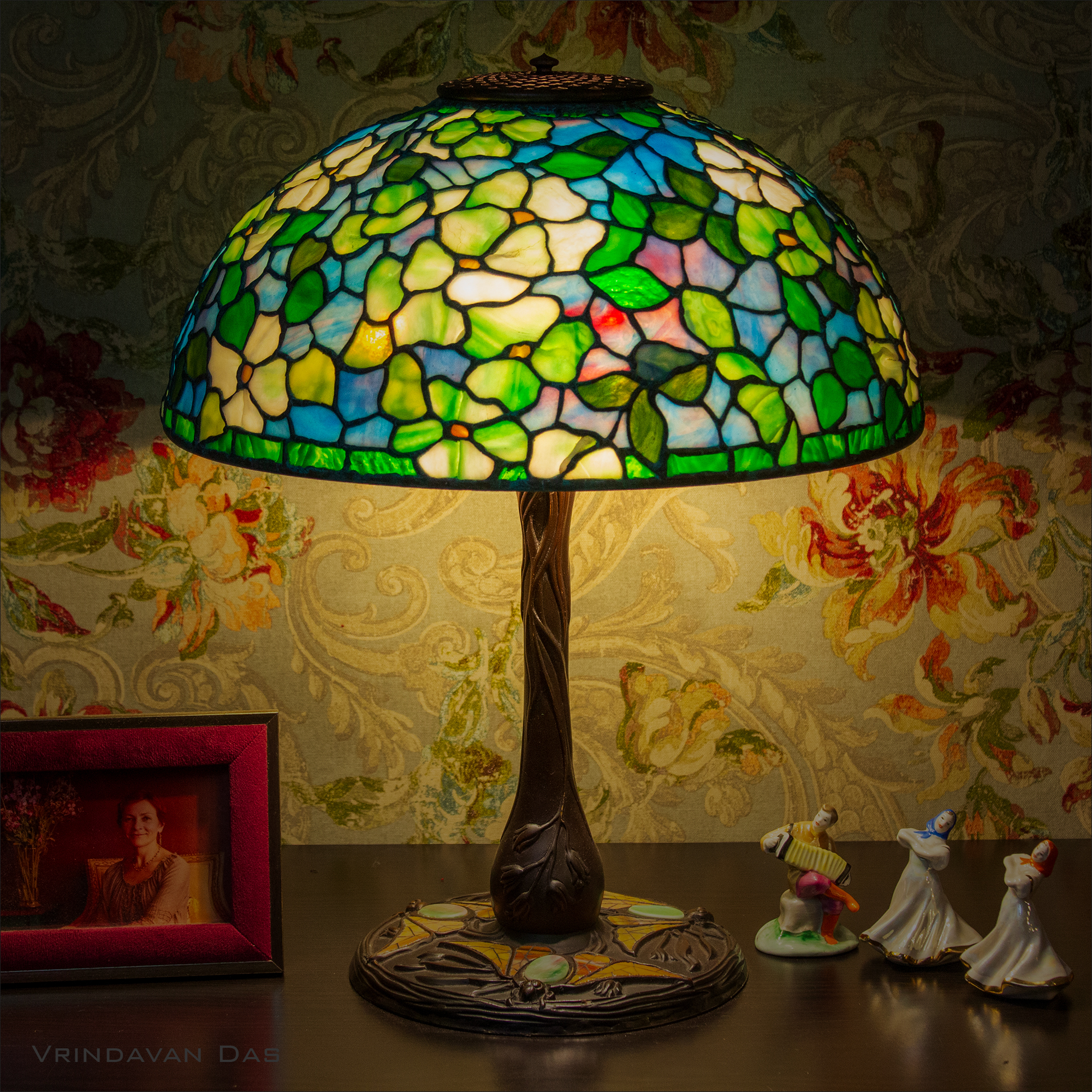Репродукция лампы Tiffany Studios 16 Dogwood, первая законченная работа в 2026 - Моё, Декор, Витраж Тиффани, Творчество, Рукоделие без процесса, Настольная лампа, Витраж, Длиннопост