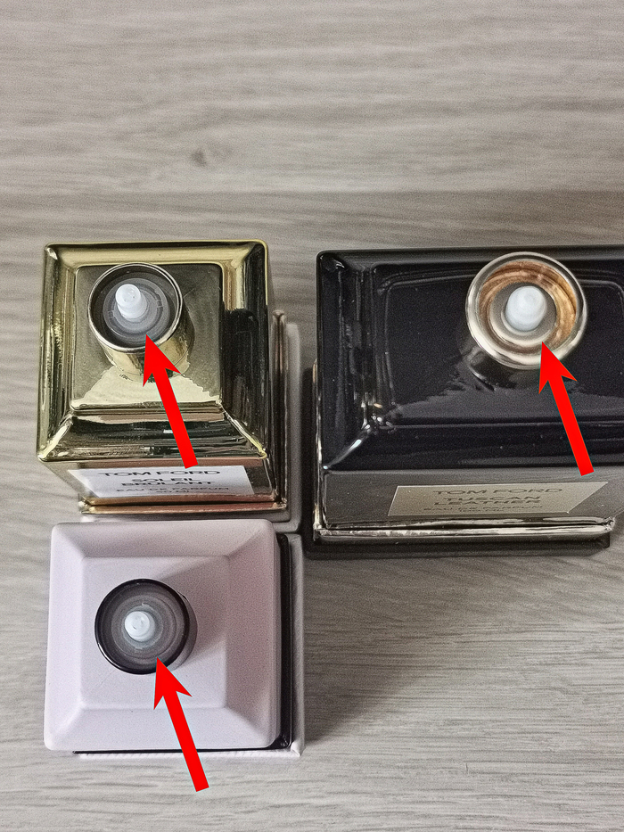 Основание коннектора у оригинала должно быть из пластика, у подделки же он металлический