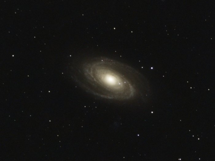 ��������� �81. ������������: ZWO Seestar S50, ~6 �. 40 ���. ��������� �������� . ���������: siril, graxpert, photoshop.
